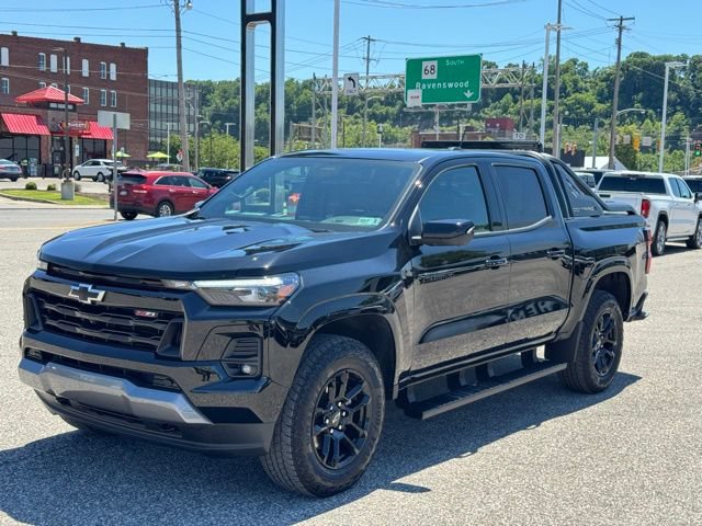 Certified 2025 Chevrolet Colorado Z71 w/ Midnight Edition AWD/4WD image 2