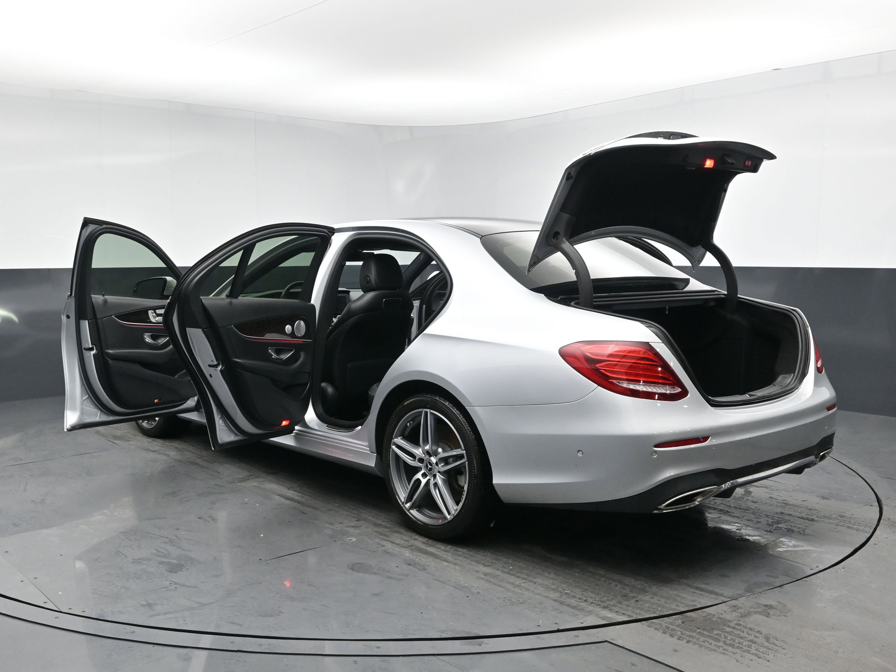 Used 2019 Mercedes-Benz E 450 4MATIC Sedan w/ Driver Assistance Package image 29