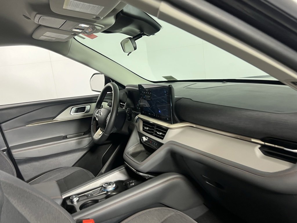 Used 2025 Ford Explorer Active image 36