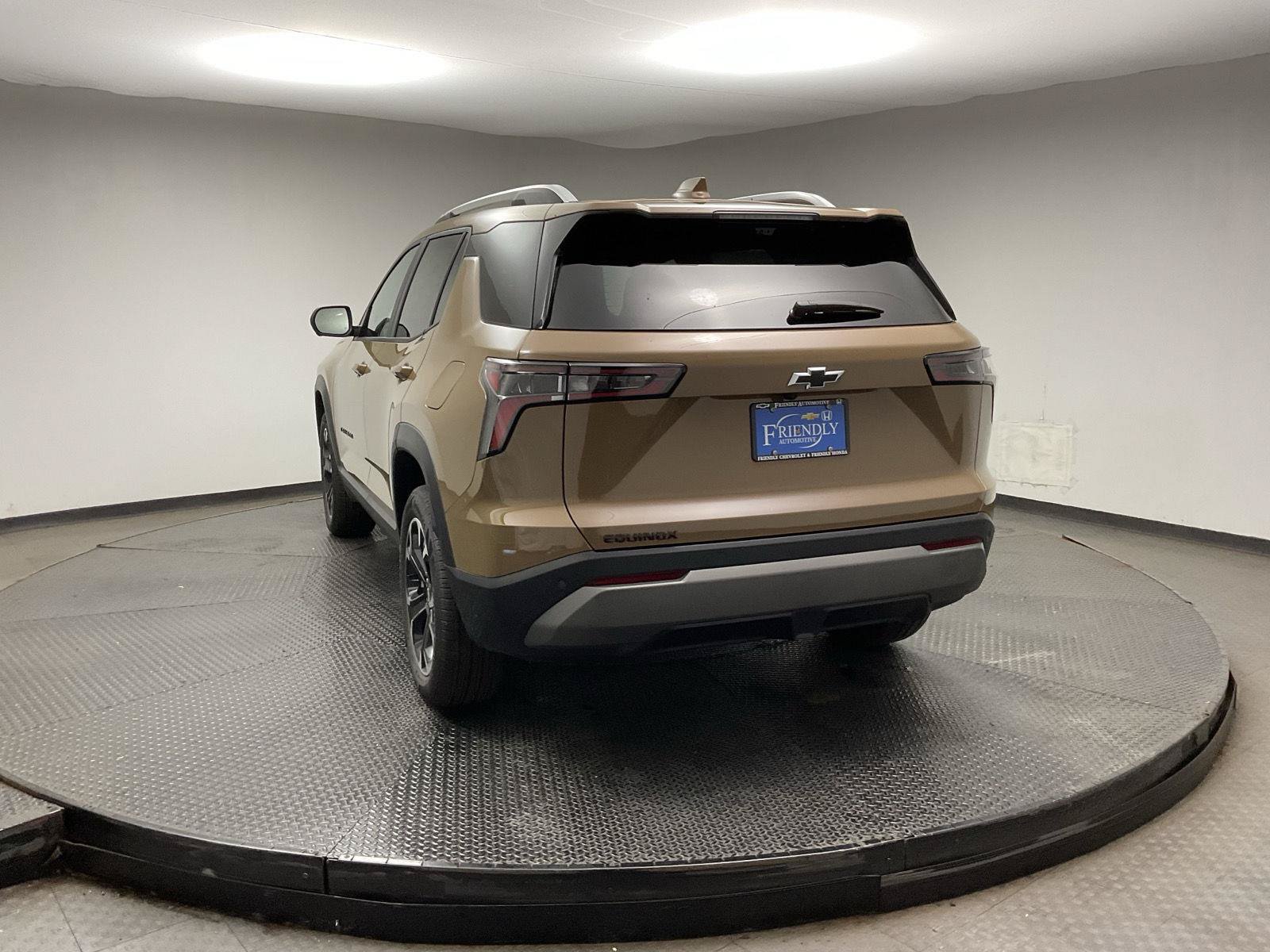 New 2027 Chevrolet Equinox LT w/ Safety and Technology Package FWD image 5