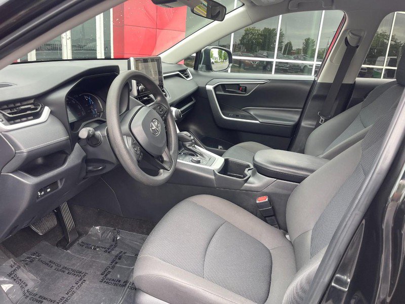 Used 2024 Toyota RAV4 LE AWD/4WD image 14