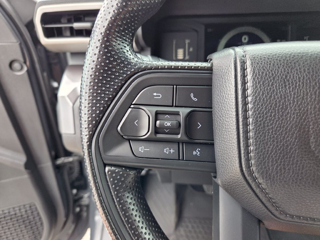 Used 2025 Toyota Tacoma SR5 AWD/4WD image 30