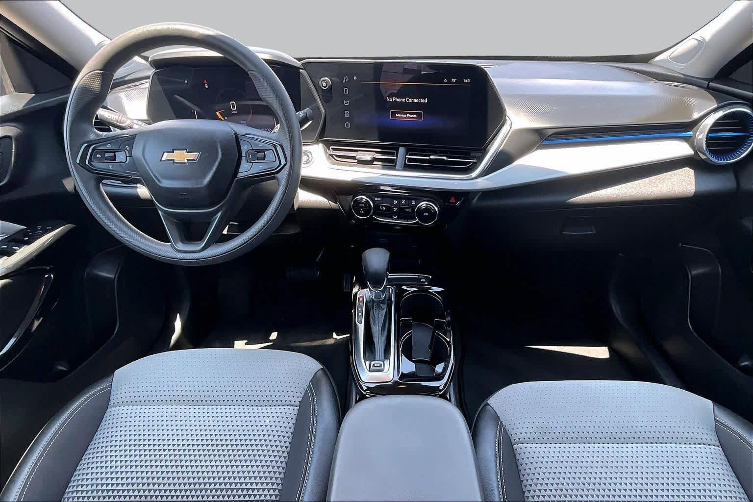 Used 2025 Chevrolet Trax LT FWD image 15