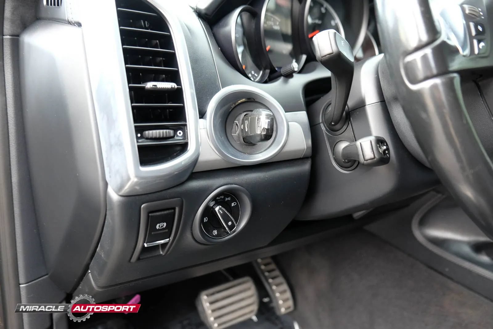 Used 2014 Porsche Cayenne Turbo AWD/4WD image 38