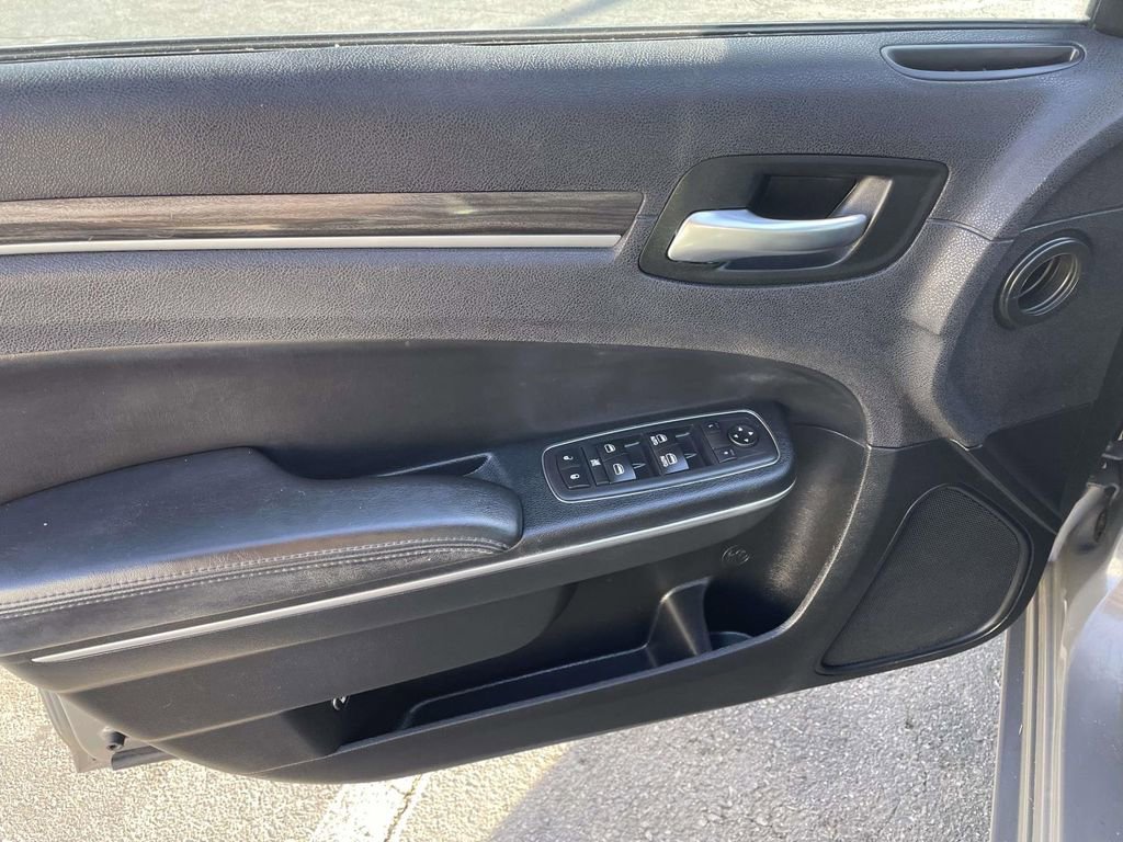 Used 2018 Chrysler 300 Touring w/ Driver Convenience Group image 25