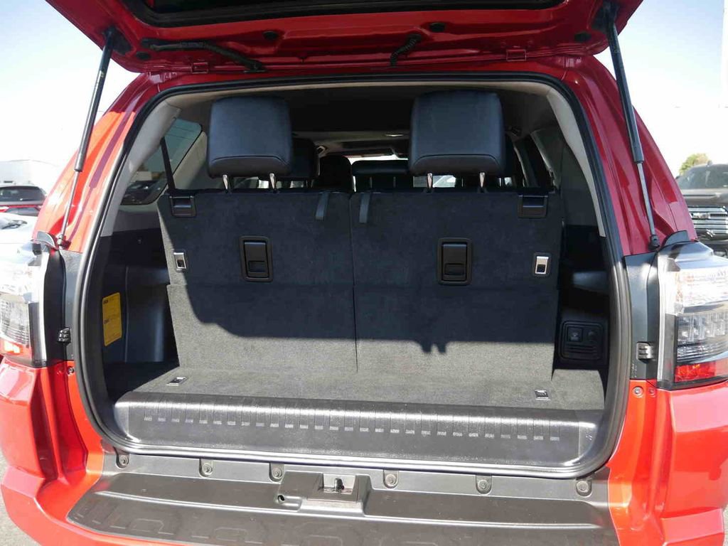 Used 2022 Toyota 4Runner SR5 Premium image 9