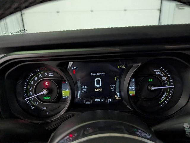 Used 2025 Jeep Wrangler Unlimited Sahara AWD/4WD image 13