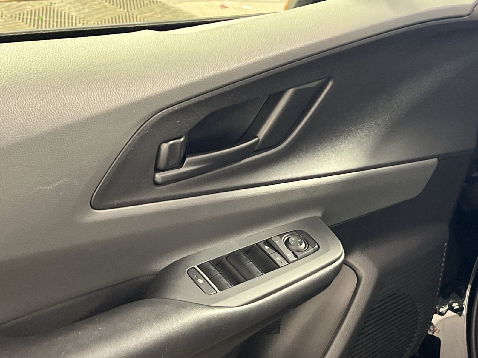 Used 2025 Toyota Prius LE FWD image 15