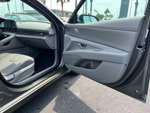 New 2026 Hyundai Elantra Sport FWD image 21