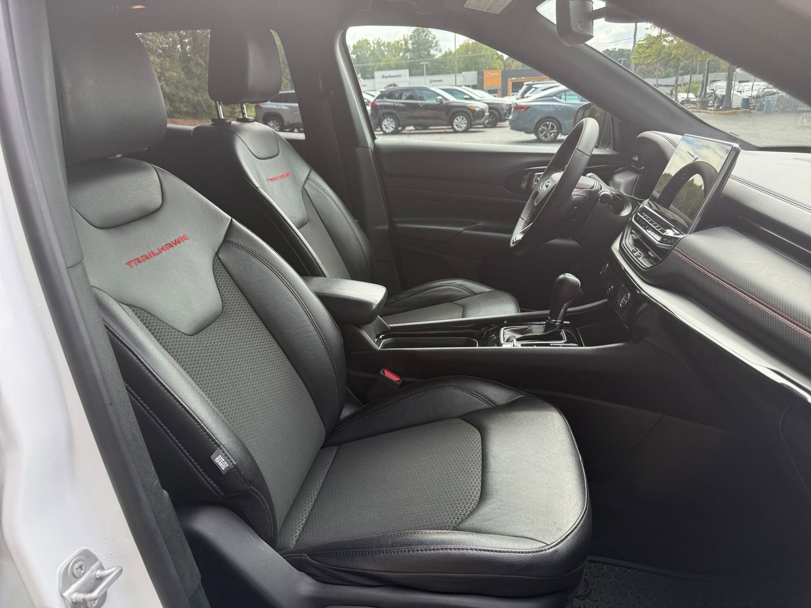 Used 2025 Jeep Compass Trailhawk image 27