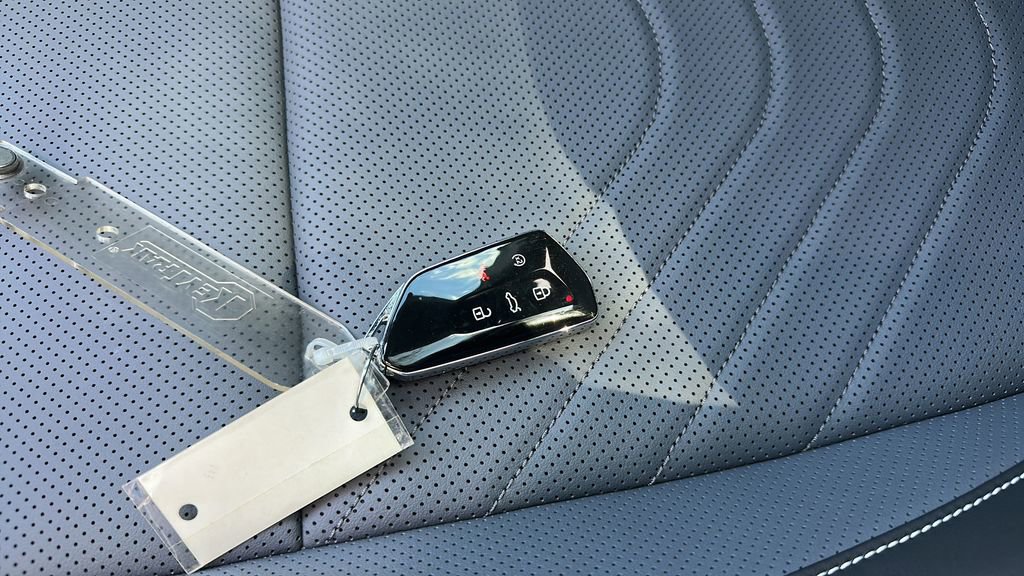 New 2026 Volkswagen Tiguan SE R-Line image 25