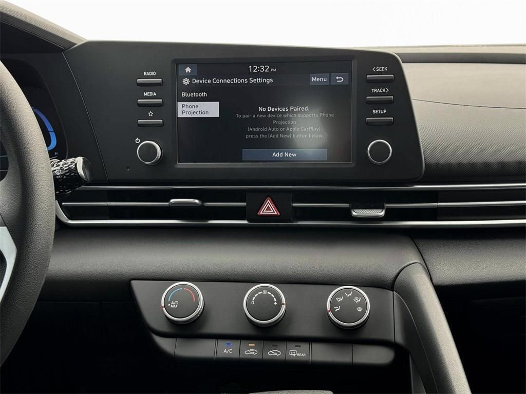 Used 2025 Hyundai Elantra SE w/ Cargo Package FWD image 19