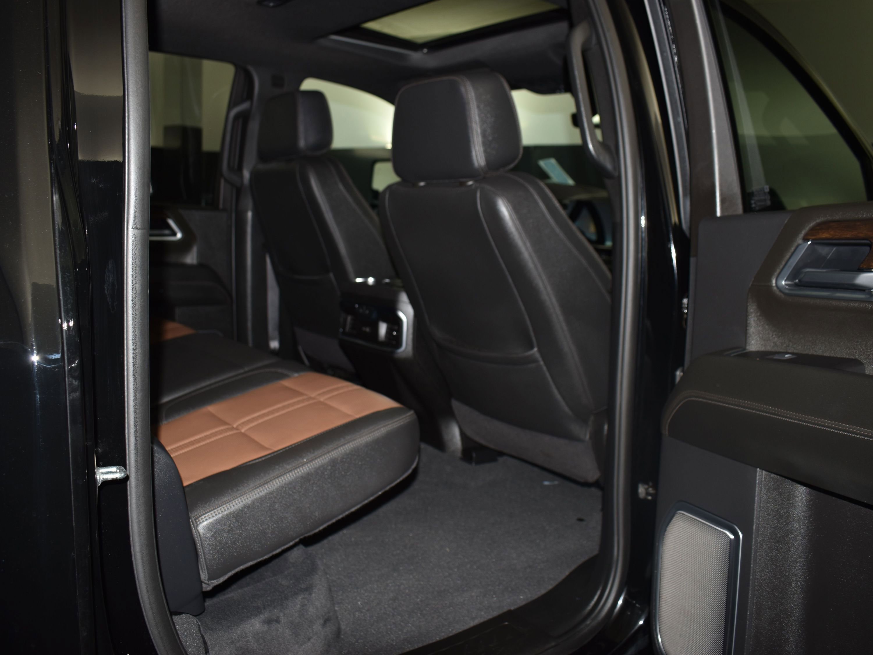 Used 2025 Chevrolet Silverado 2500 High Country w/ High Country Premium Package image 16