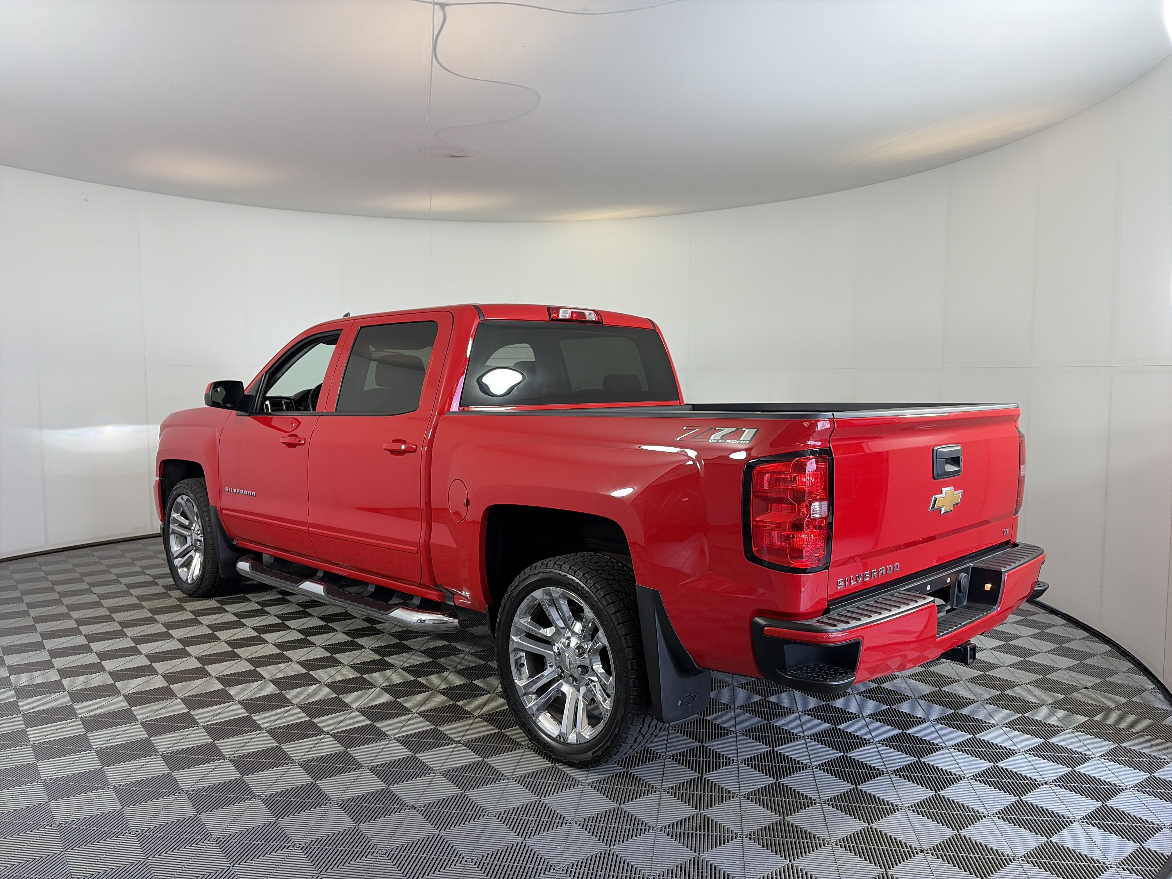 Used 2018 Chevrolet Silverado 1500 LT w/ All Star Edition AWD/4WD image 8