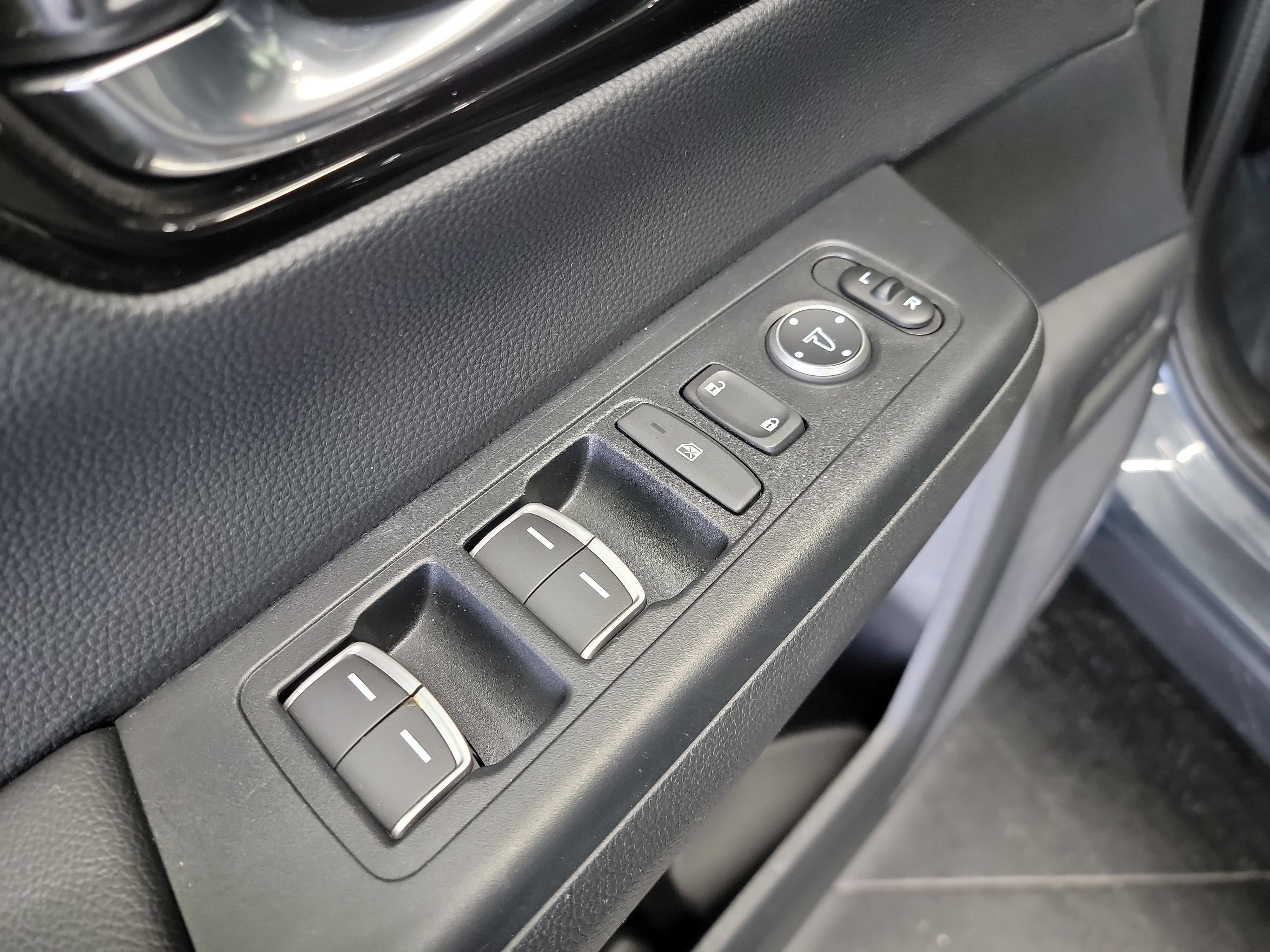 Used 2025 Honda CR-V EX-L image 14