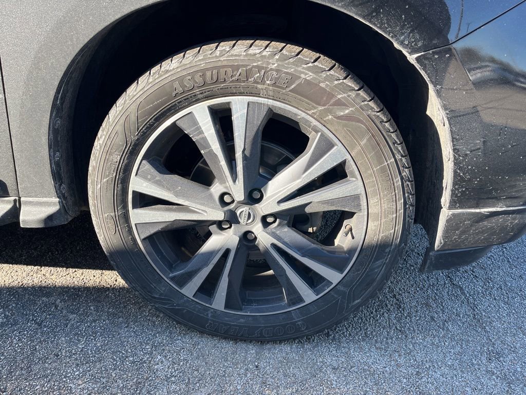 Used 2020 Nissan Pathfinder Platinum image 16