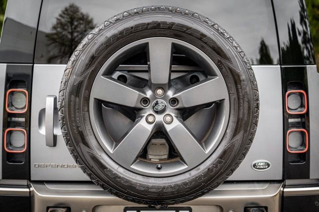 Used 2021 Land Rover Defender 110 X image 24