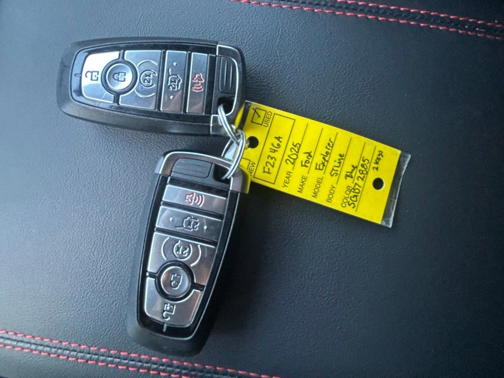 Used 2025 Ford Explorer ST-Line w/ Premium Package image 16