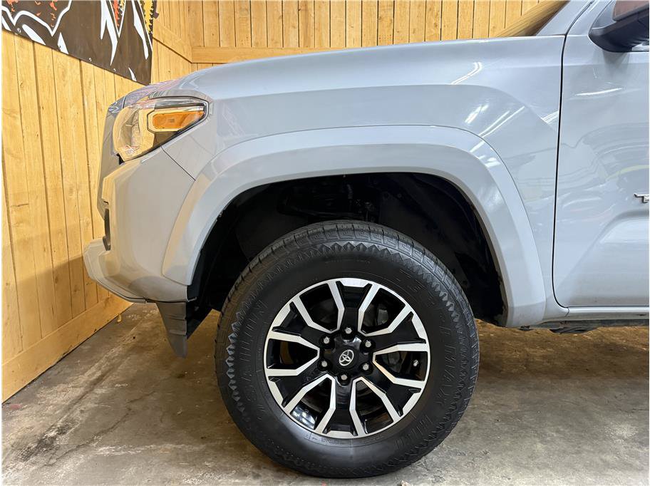 Used 2020 Toyota Tacoma TRD Sport AWD/4WD image 9