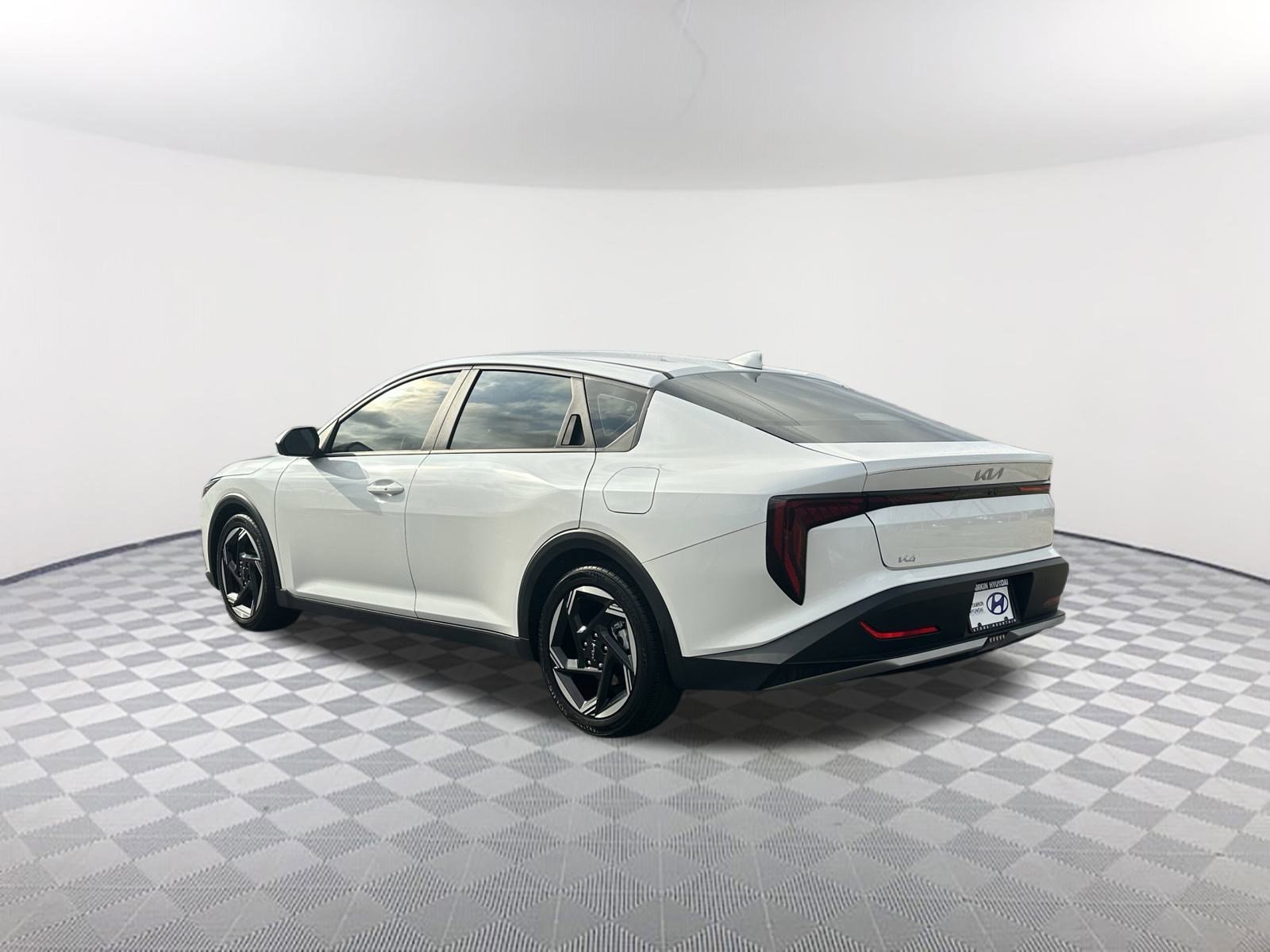 Used 2025 Kia K4 EX image 9