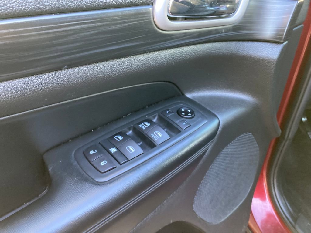 Used 2020 Jeep Grand Cherokee Laredo image 14