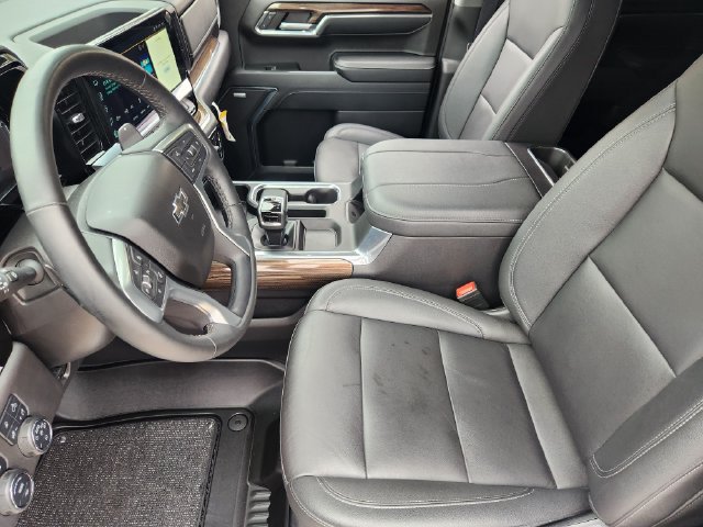 Used 2023 Chevrolet Silverado 1500 RST w/ Convenience Package II AWD/4WD image 4