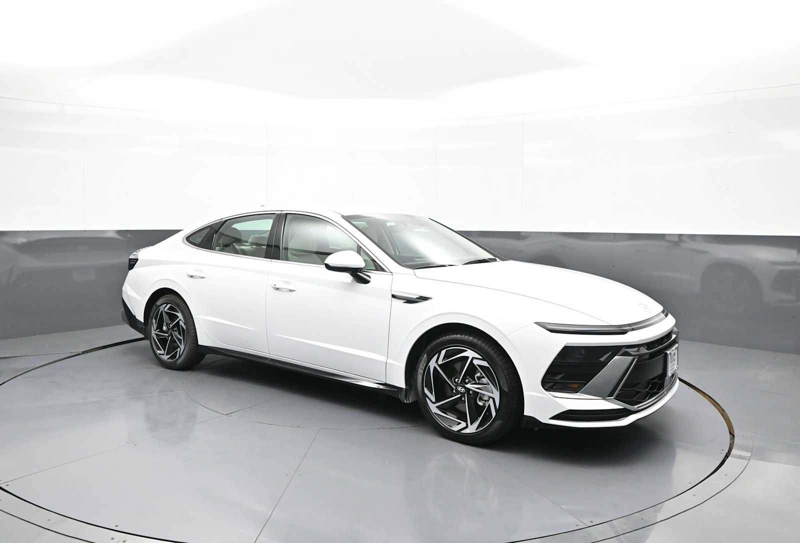 New 2026 Hyundai Sonata SEL FWD image 3