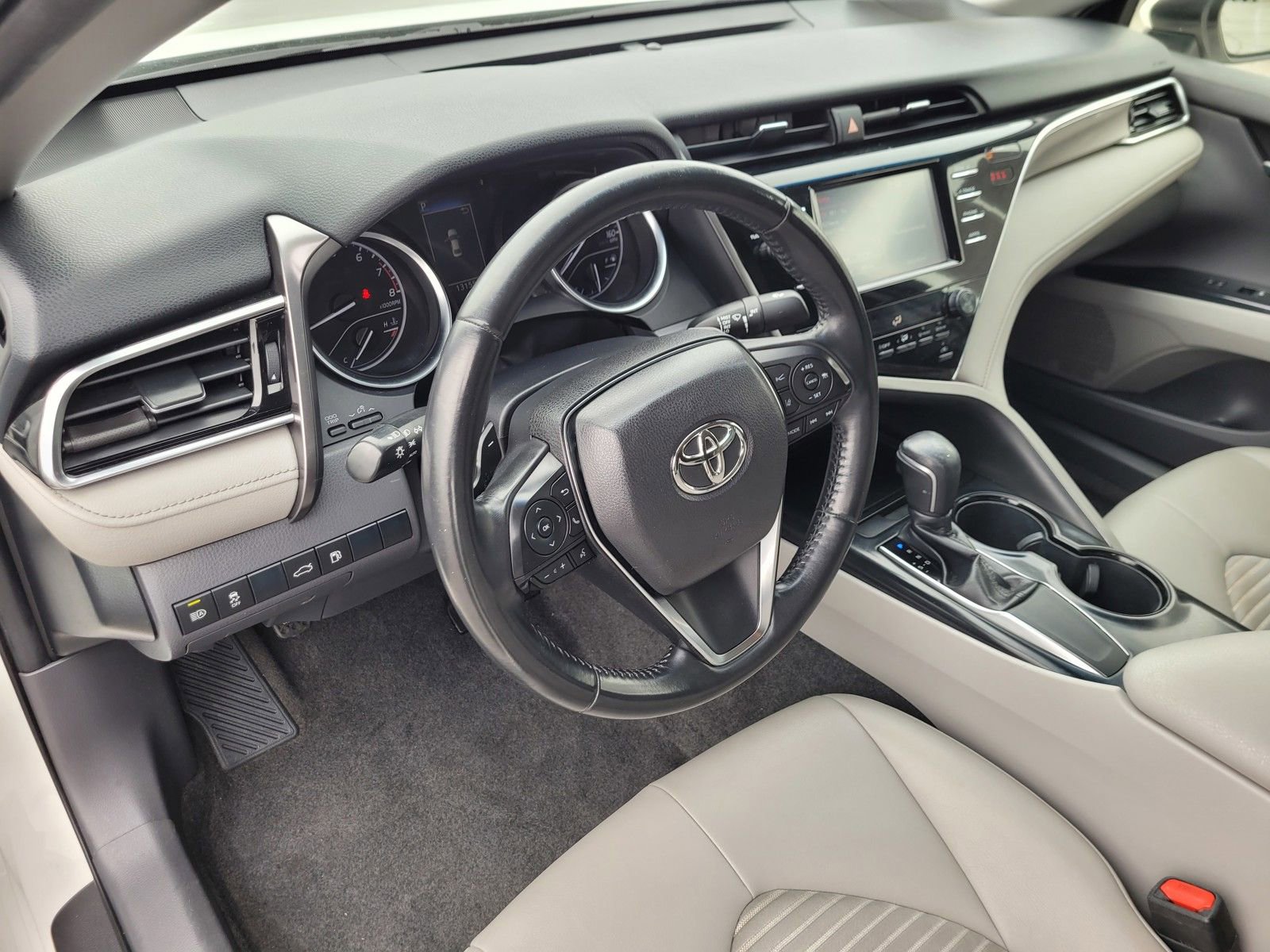 Used 2018 Toyota Camry SE FWD image 14