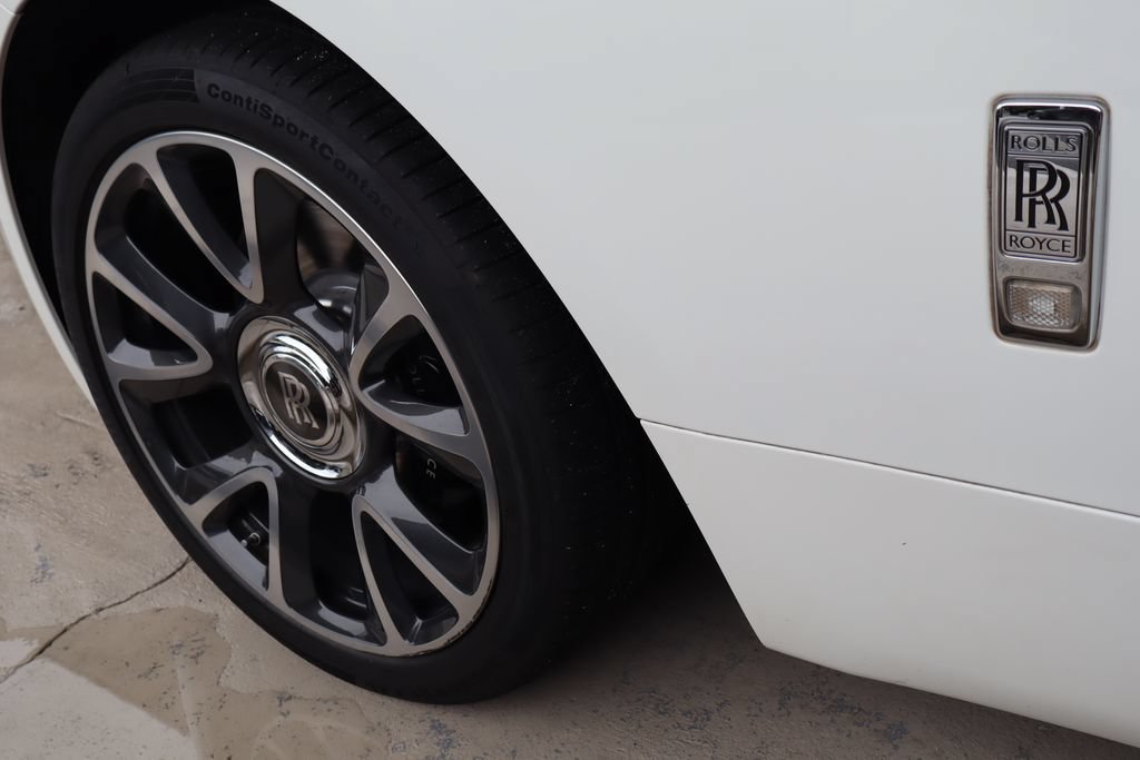 Used 2016 Rolls-Royce Wraith RWD image 17