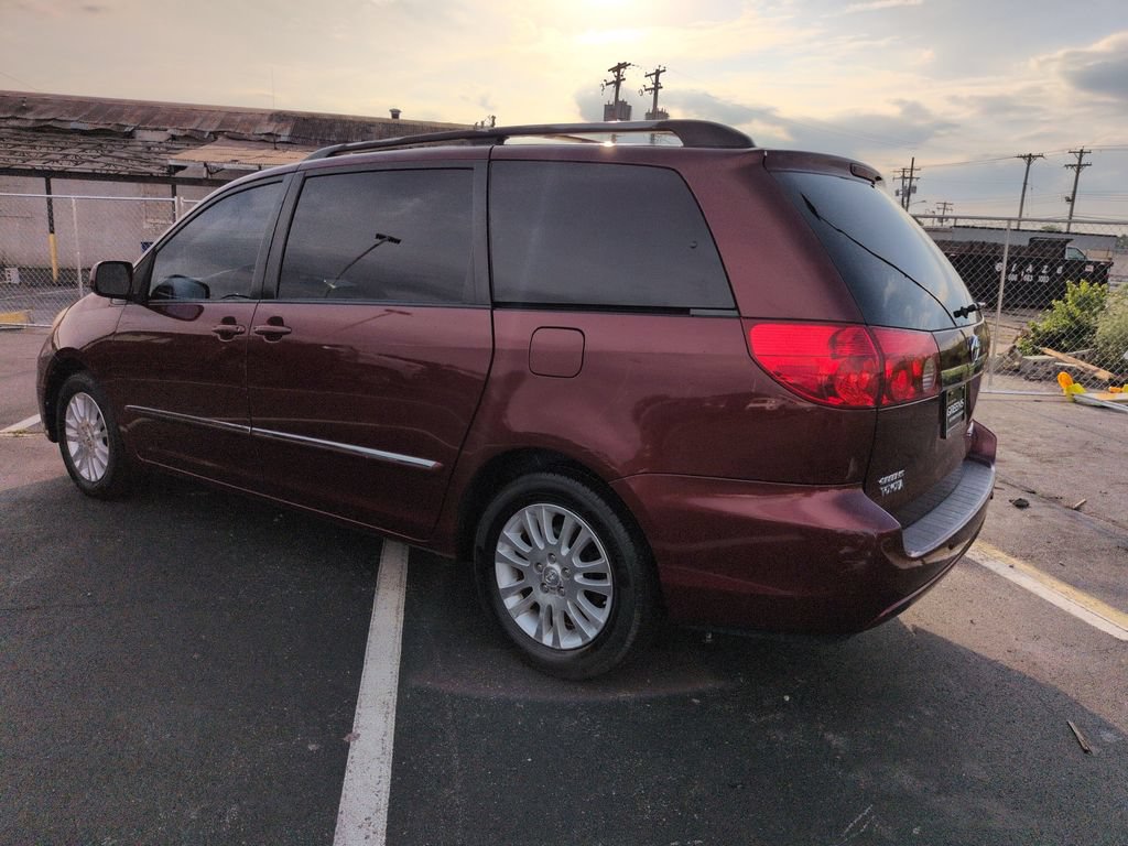 Used 2009 Toyota Sienna XLE FWD image 4
