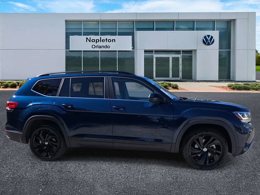 Used 2023 Volkswagen Atlas SE w/ Panoramic Sunroof Package image 3