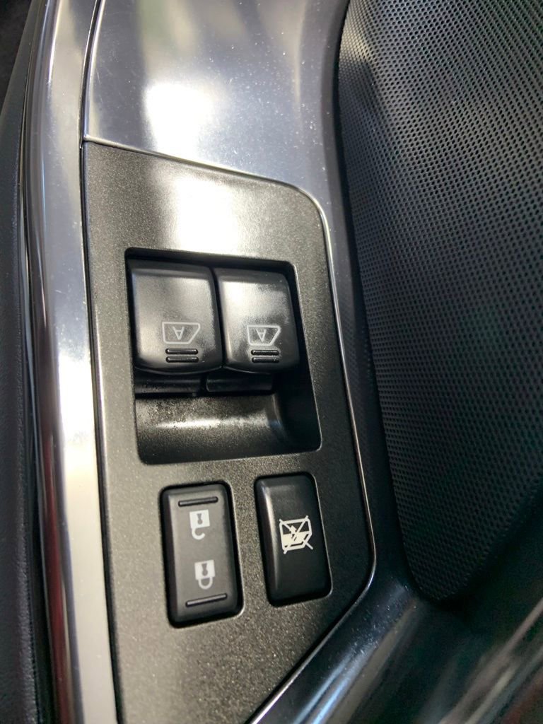 Used 2013 Nissan GT-R Premium image 17