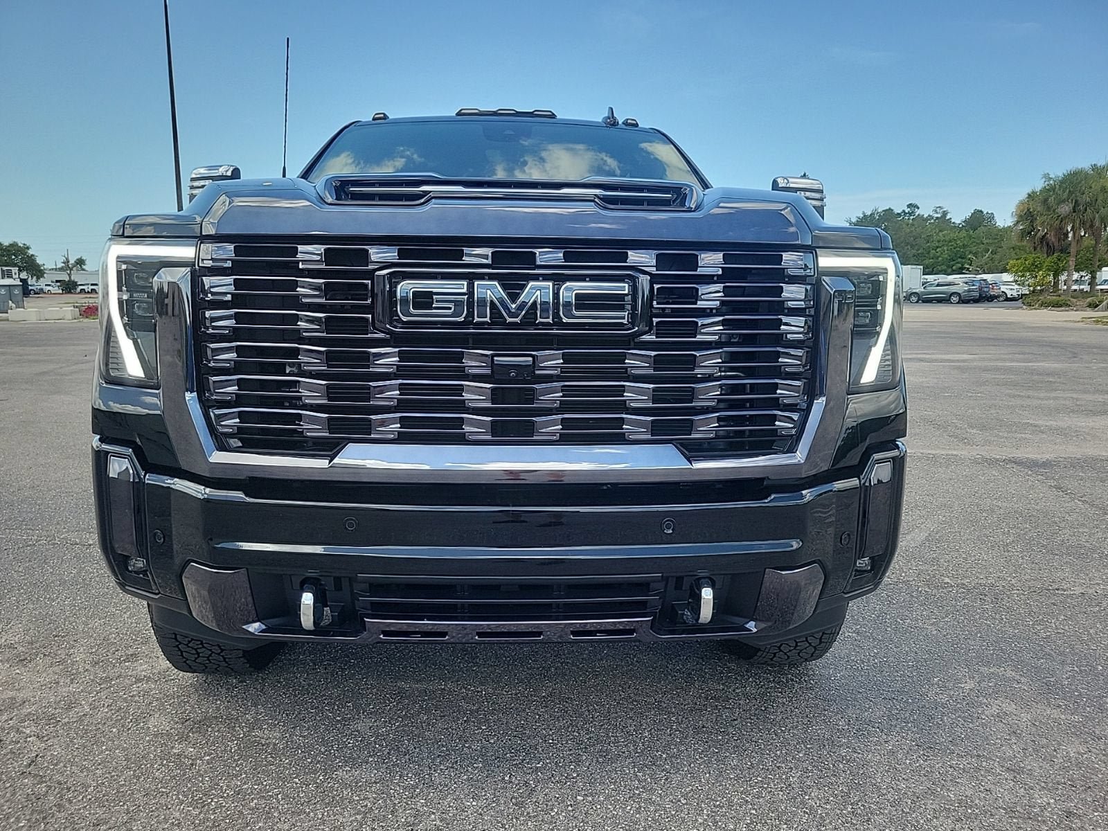 Used 2024 GMC Sierra 2500 Denali Ultimate AWD/4WD image 4