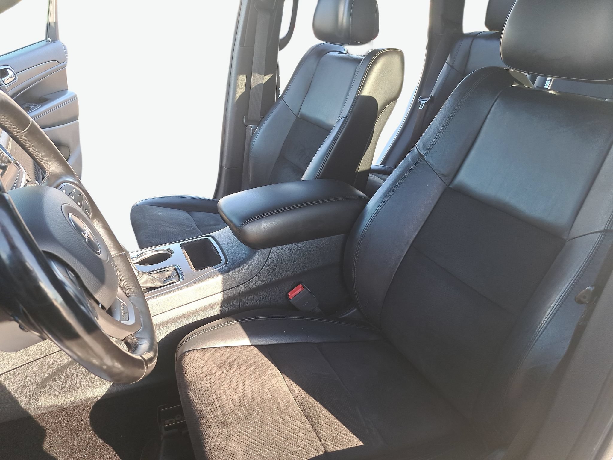Used 2020 Jeep Grand Cherokee Altitude AWD/4WD image 15