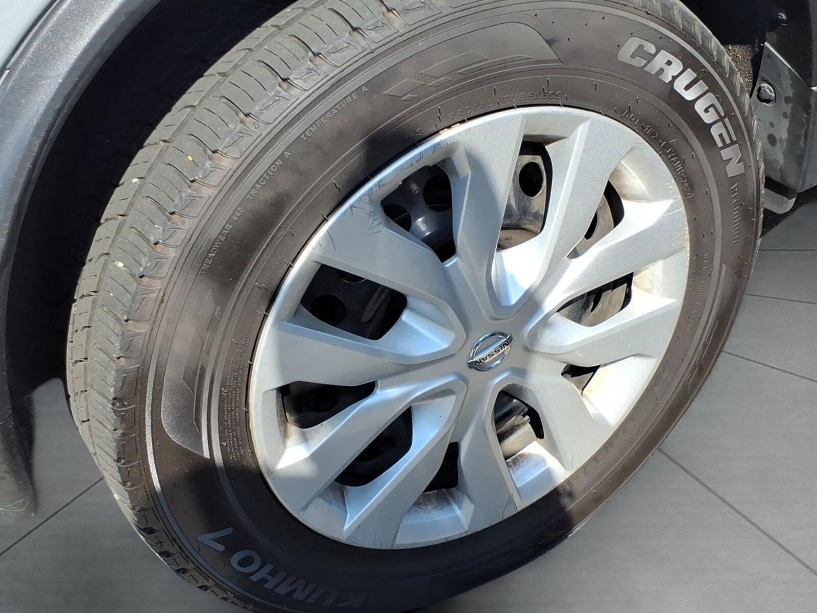 Used 2017 Nissan Rogue S AWD/4WD image 5