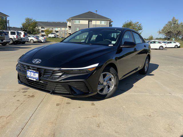 New 2025 Hyundai Elantra SE