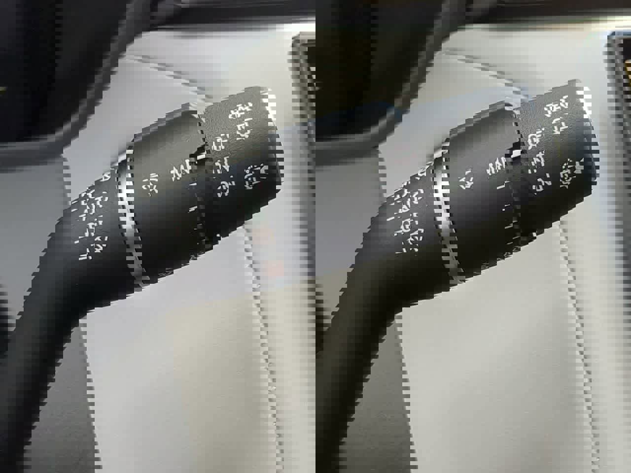 New 2026 Land Rover Range Rover Velar Dynamic SE image 28