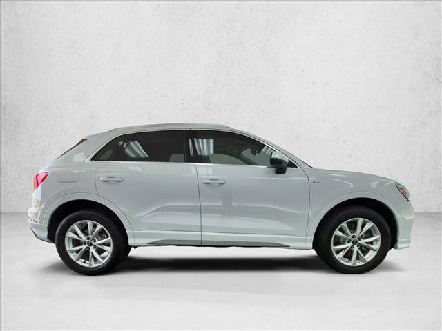 Used 2025 Audi Q3 2.0T Premium Plus w/ Premium Plus Package AWD/4WD video 4