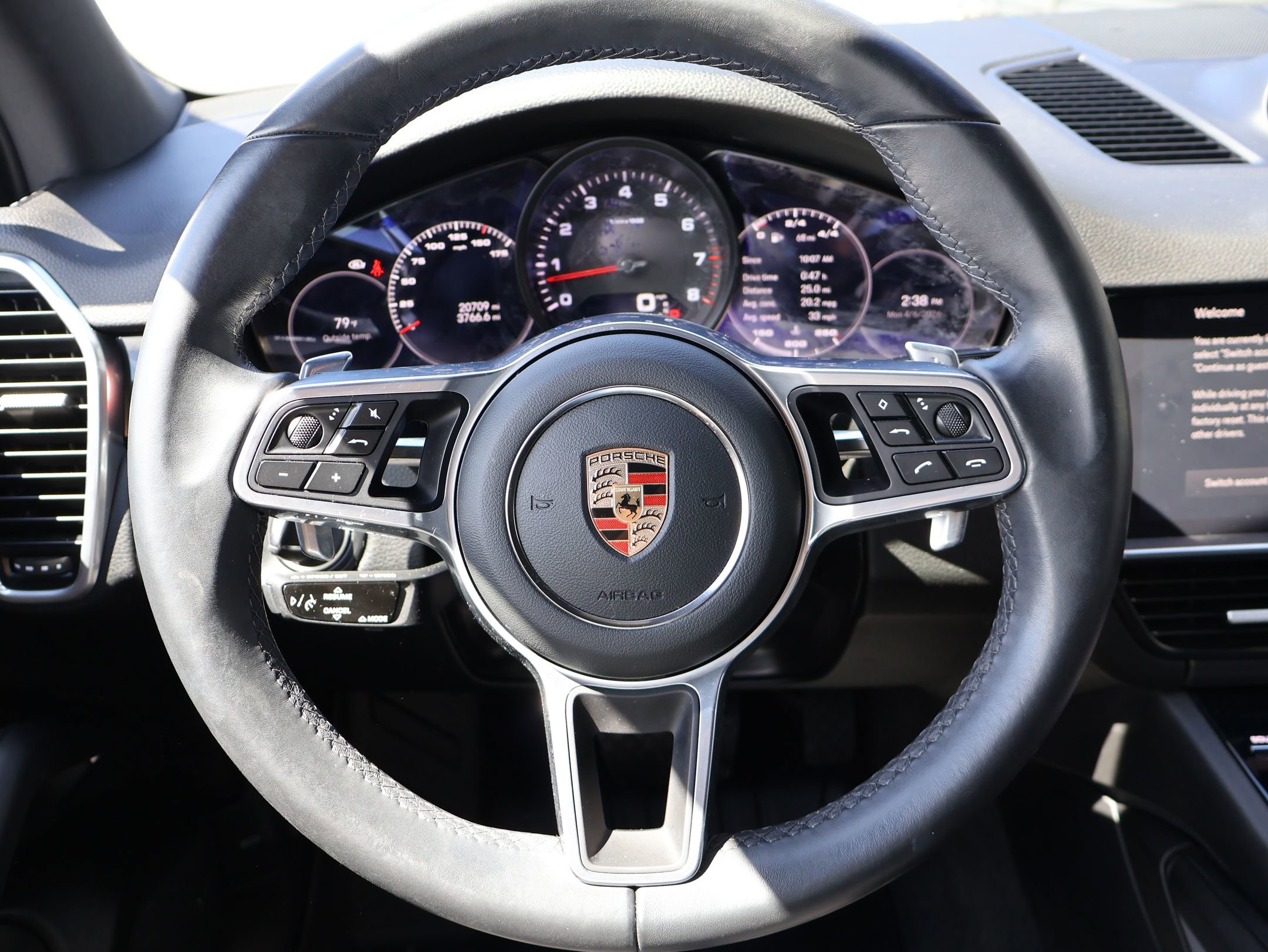 Used 2023 Porsche Cayenne Platinum Edition image 15