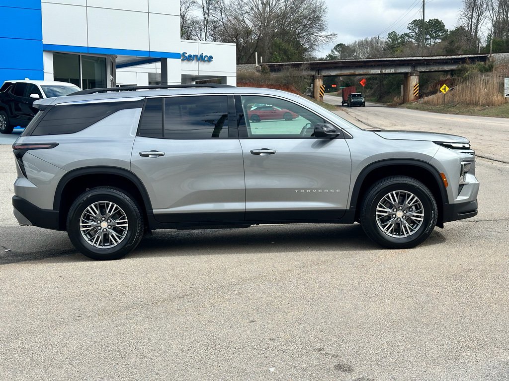 New 2026 Chevrolet Traverse LT FWD image 2