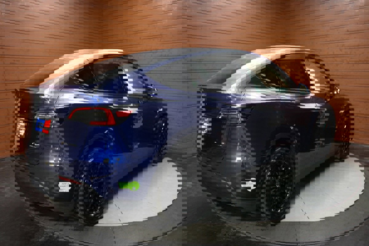 Used 2023 Tesla Model Y Long Range image 23