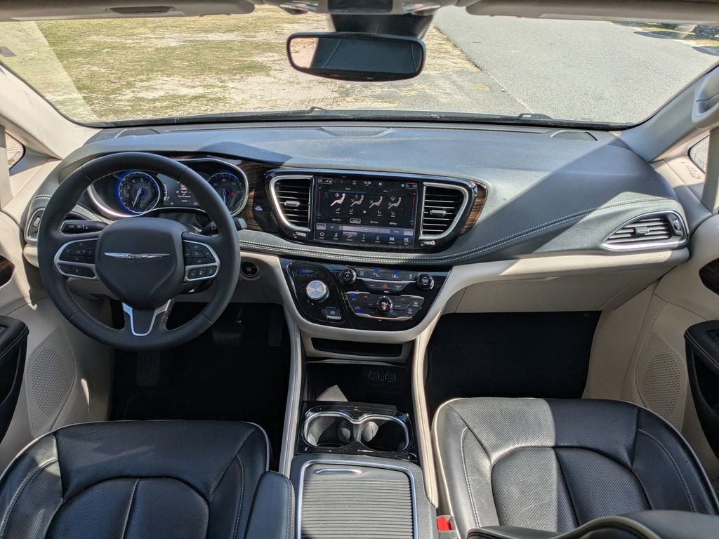 Used 2023 Chrysler Pacifica Limited image 14
