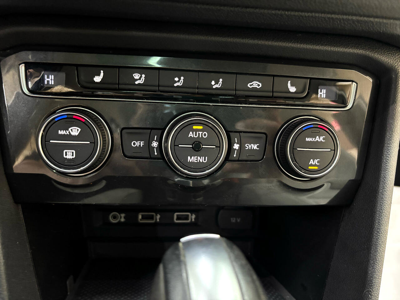 Used 2018 Volkswagen Tiguan SEL image 28