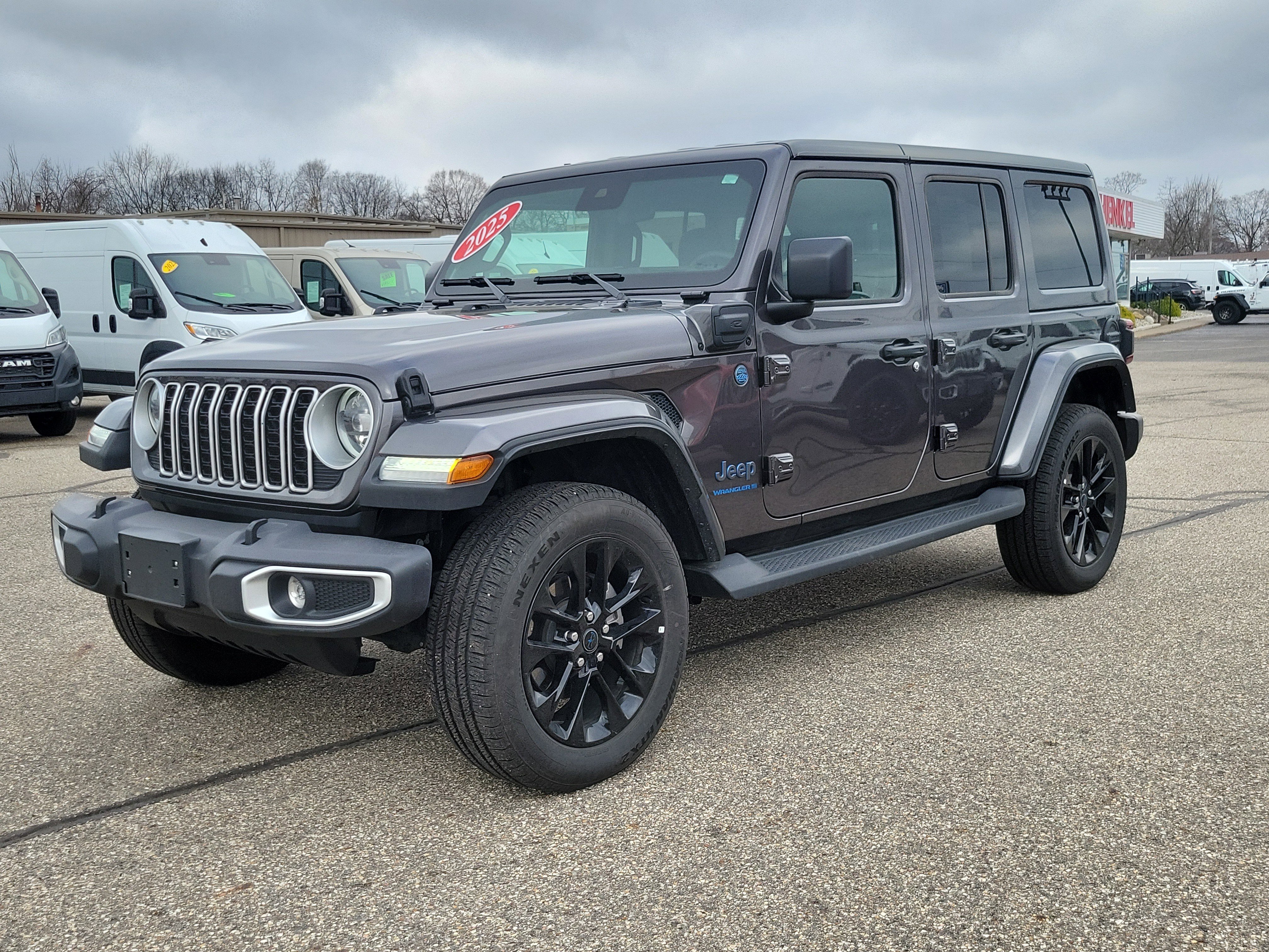 Used 2025 Jeep Wrangler Unlimited Sahara image 2