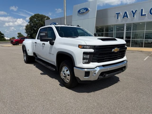 Used 2025 Chevrolet Silverado 3500 W/T AWD/4WD image 4