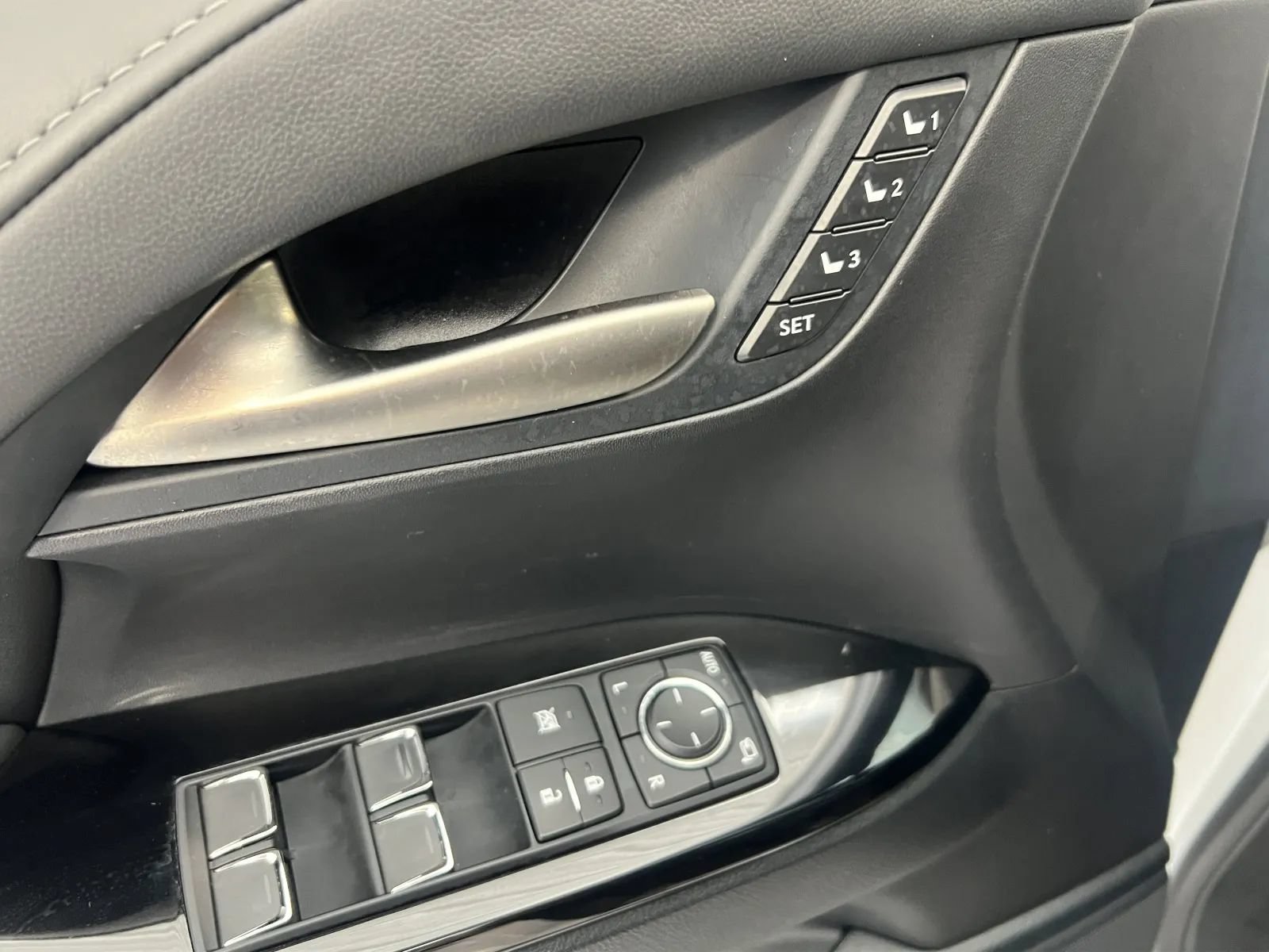 Used 2021 Lexus LX 570 4WD w/ Sport Package image 10