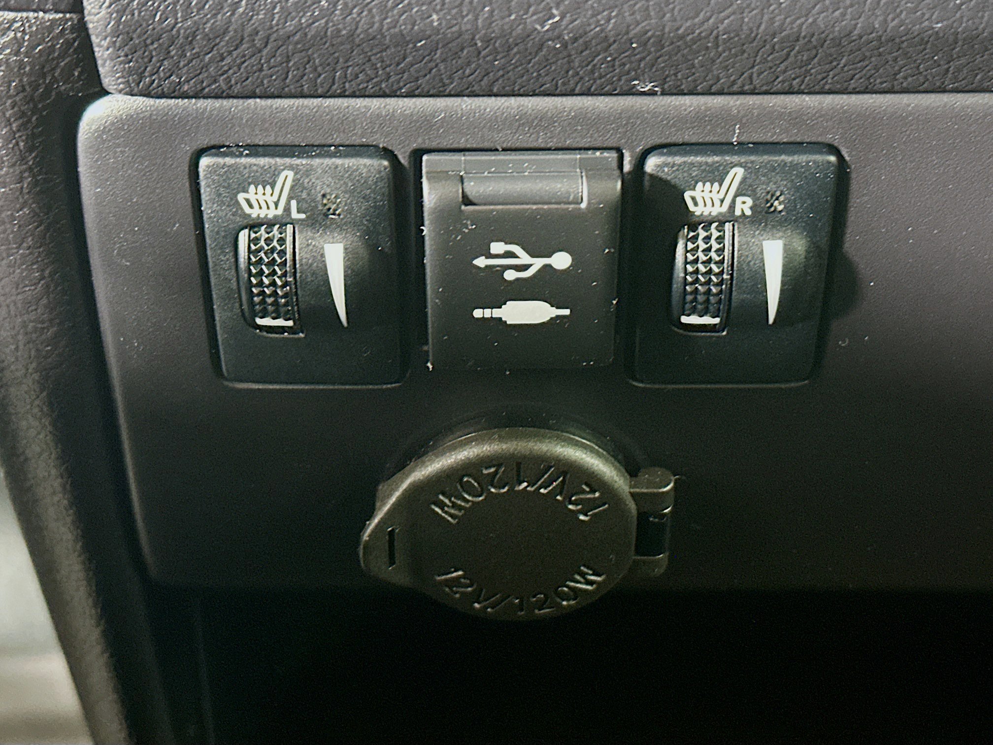 Used 2020 Toyota Sienna SE w/ SE Preferred Package image 26