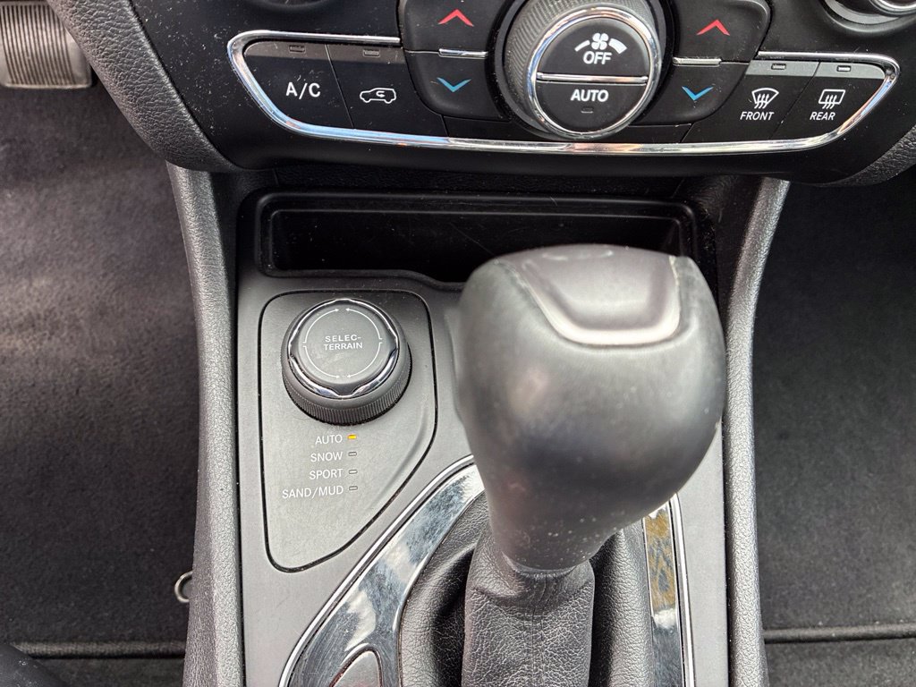 Used 2021 Jeep Cherokee Limited AWD/4WD image 21