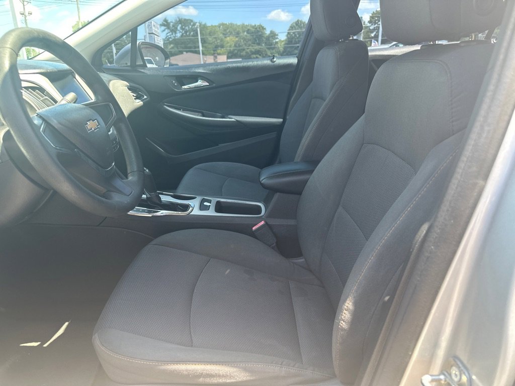 Used 2017 Chevrolet Cruze LS image 2