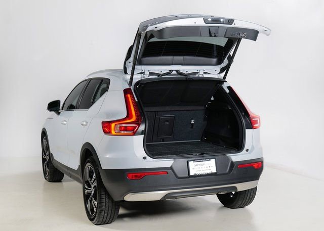 Used 2021 Volvo XC40 T5 Inscription w/ Advanced Package image 6